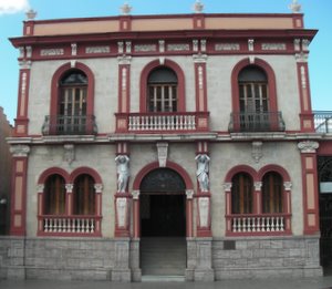 Koloniaal gebouw aan Plaza de Las Delicias