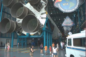 Een Apollo-raket is enorm groot