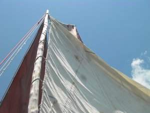 Zeil bij top van de mast