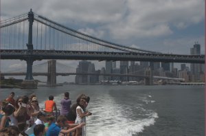 Manhattan en Brooklyn Bridge vanaf de boot