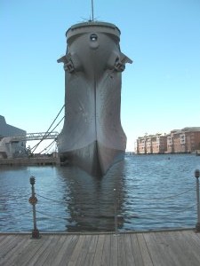Oorlogsschip Wisconsin bij maritiem museum