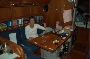 Gevulde eieren op tafel