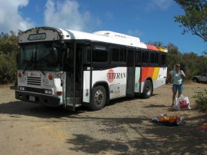 Gammele bus naar Cruz Bay