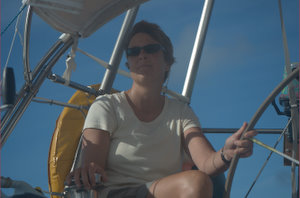 Heerlijk hoog aan de wind zeilend op een rustige zee