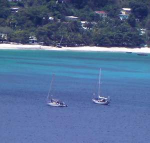 Twee Nederlandse solozeilers: links Northwind, rechts Colombe