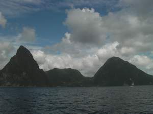 de Pitons, twee ruim 700 m hoge vulkanen op St. Lucia