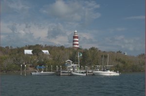 Vuurtoren uit 1890 bij binnenvaren Hope Town