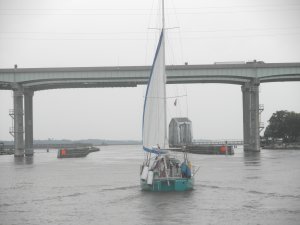 Bodyguard gaat onder de brug door