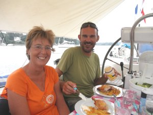 Patat met kip aan boord Flying Swan