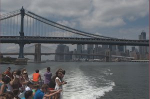 Manhattan en Brooklyn Bridge vanaf de boot