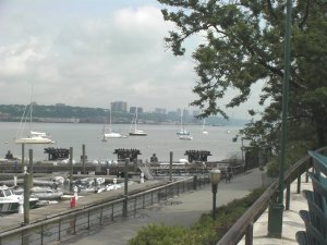 Bodyguard aan de mooring bij 79th street