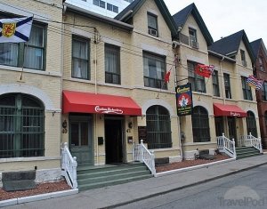 Canadiana Backpackers Inn