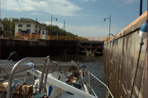 Stijgen in de sluis