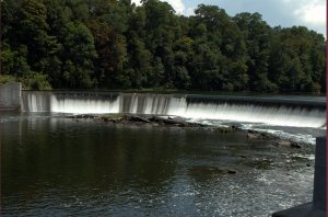 Waterval over stuwdam bij sluis 6
