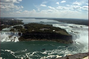 Beide watervallen vanaf de Skylon Tower