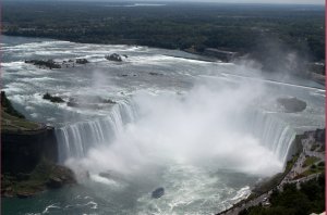 Horseshoe Falls en Maid of Mist vanaf de toren