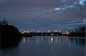 Toronto by night vanaf de ankerplaats