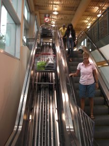 Speciale lift die winkelwagens horizontaal houdt